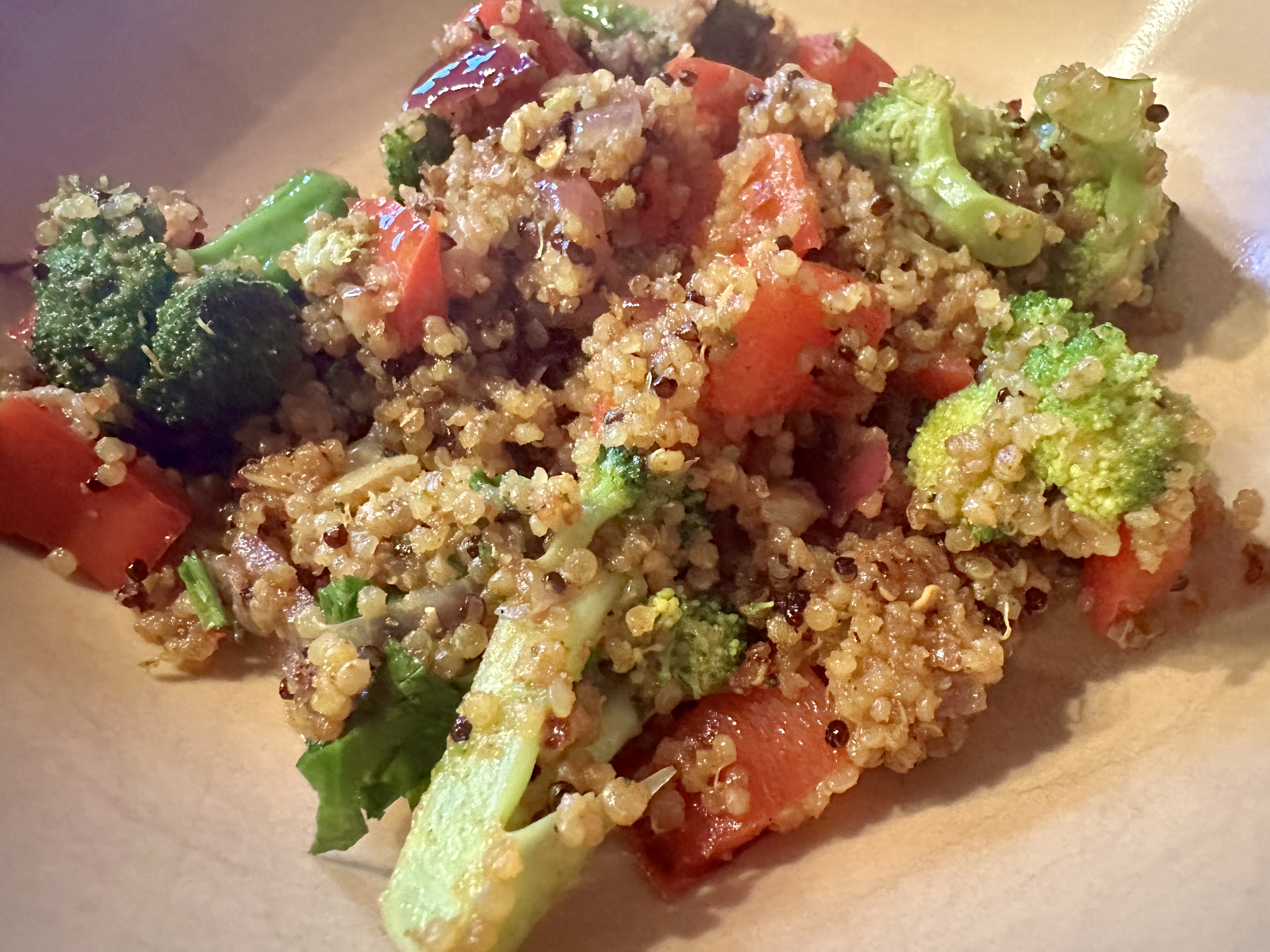 <i>Curry-Quinoa mit</i><i>buntem Gem&uuml;se</i>